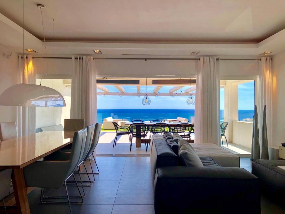 レ・ズィサンブル Vue Panoramique Sur La Baie De St Tropezヴィラ エクステリア 写真